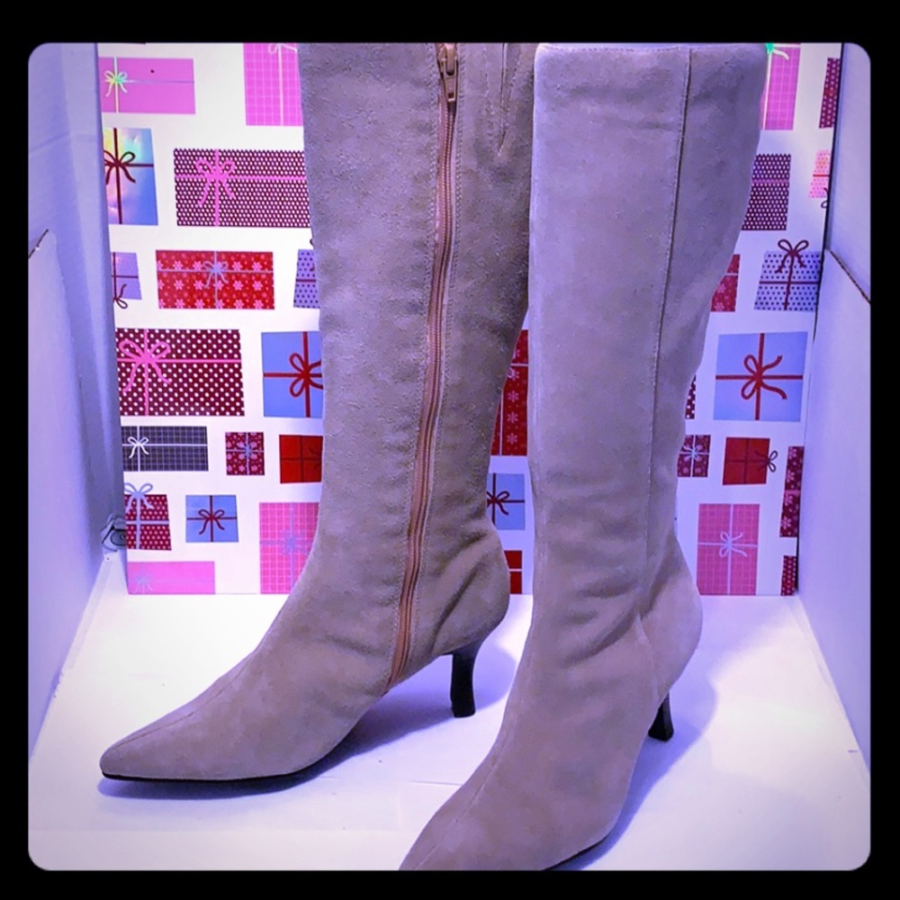 Nwot Coup D Etat Studio Gray Suede Knee Boots: 6.5